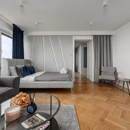 Lumina I 3-room With Balcony I 8 Guests I Center *
