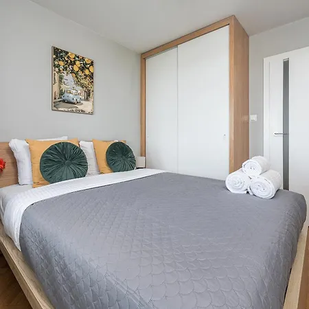 Lumina I 3-room With Balcony I 8 Guests I Center Warszawa